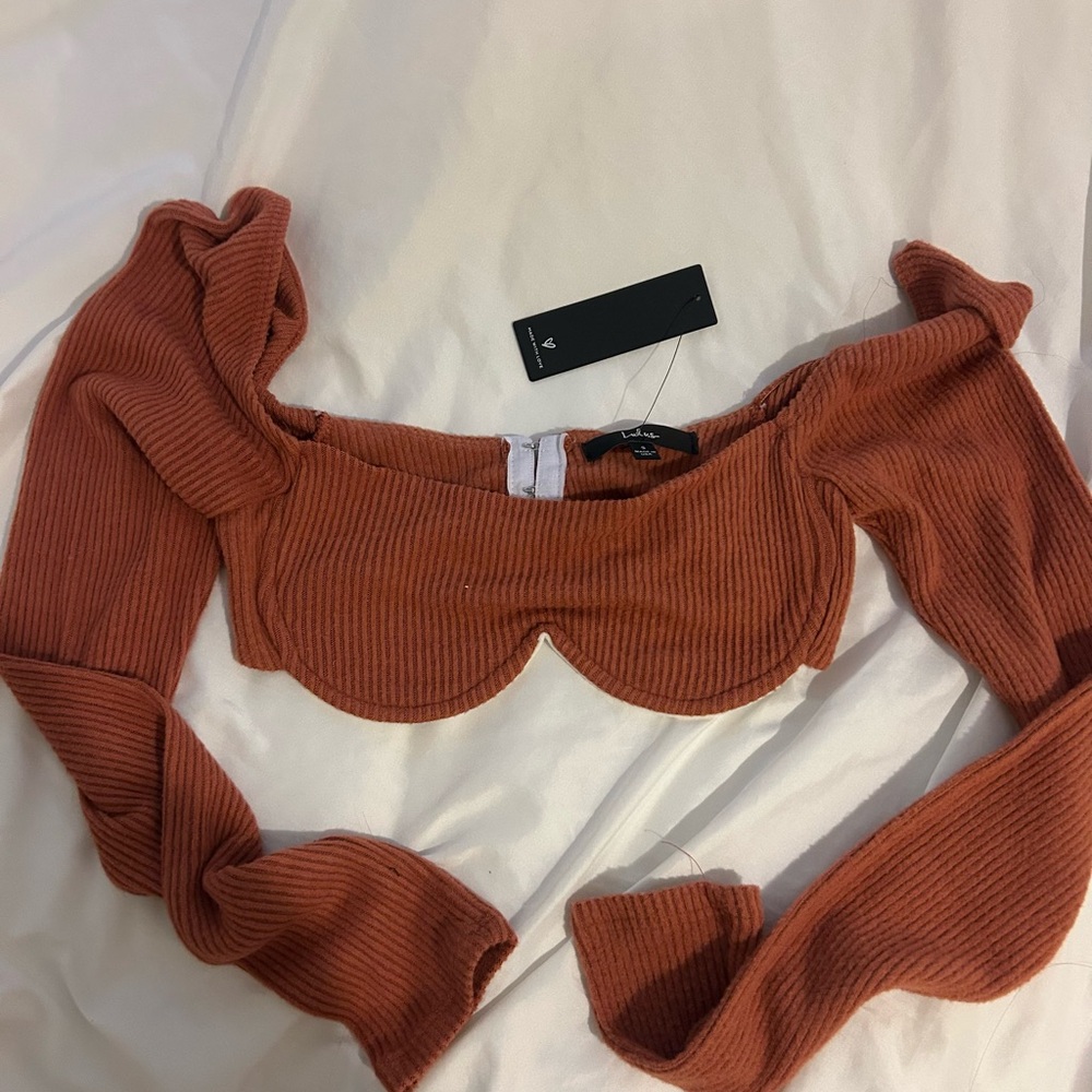 LULUS underwire long sleeve top